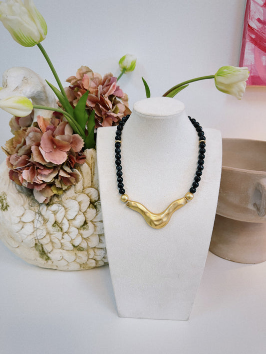 The Golden Curve Necklace - Black