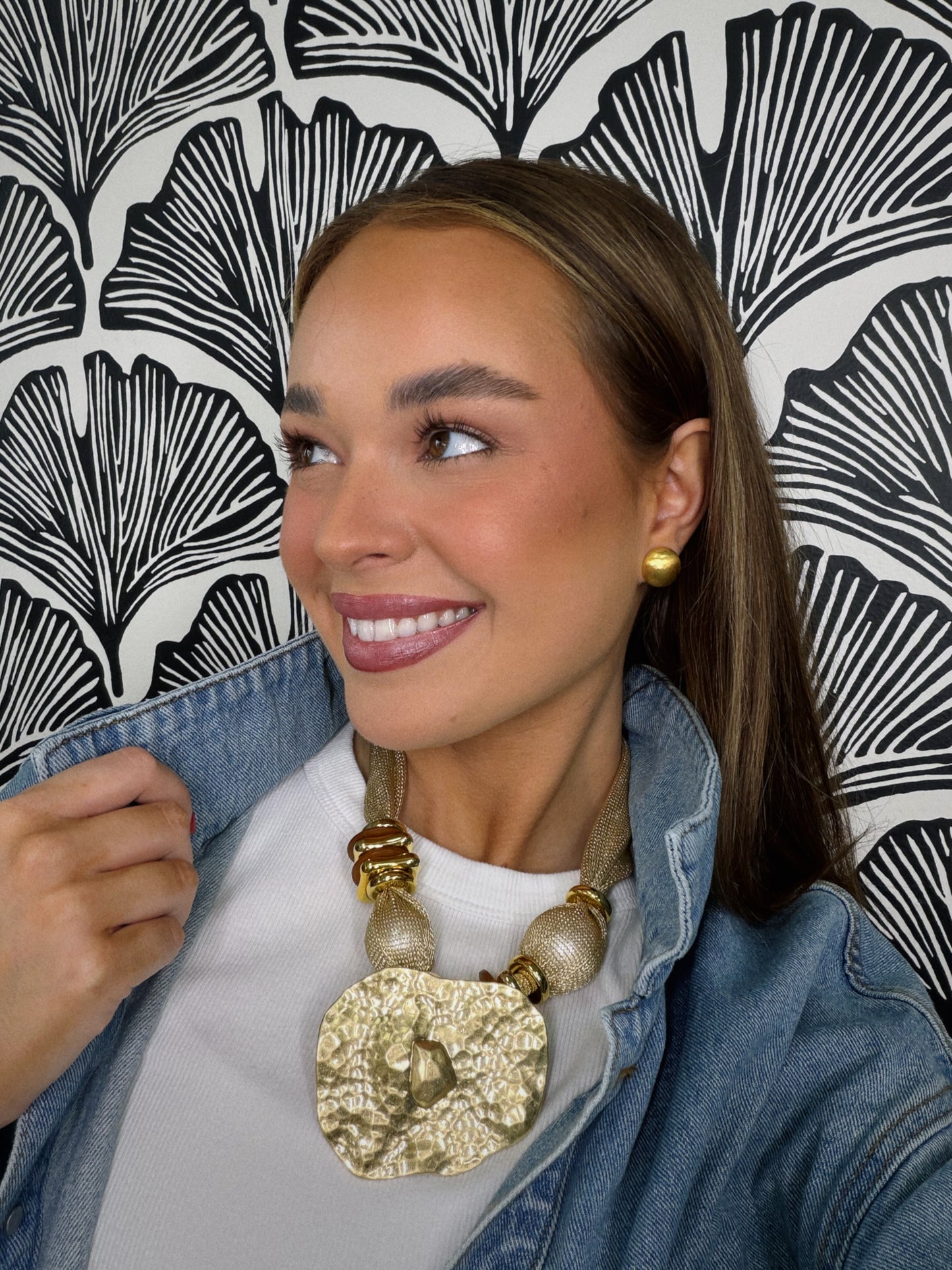 Run the Room Necklace
